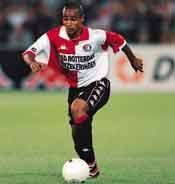 Feyenoord makkelijk langs Heerenveen