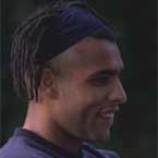 Van Hooijdonk eist salaris op