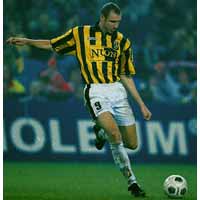 Vitesse overleeft Graafschap moeizaam