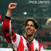 Van Nistelrooy terug op de velden