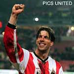 Van Nistelrooy redt PSV