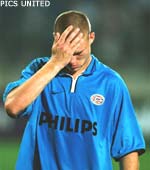 PSV ontsnapt aan nederlaag tegen AZ