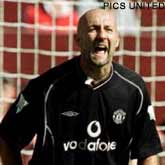 Pers hard voor Barthez én Man United