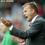 Van Stee niet langer coach van AZ