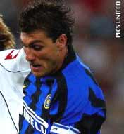 Lazio op kop, Vieri scoort vier maal