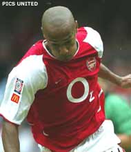 Bergkamp fit, Henry twijfelgeval voor Roma