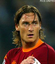 Totti dreigt met vertrek bij AS Roma