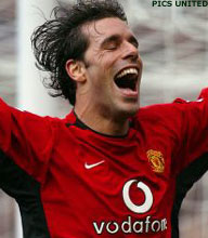 Roy Keane sleept Man United langs Newcastle