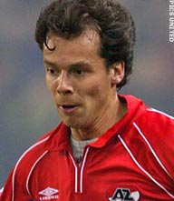 AZ pakt laat de punten tegen Vitesse