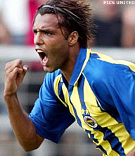 Van Hooijdonk scoort maar derby onbeslist