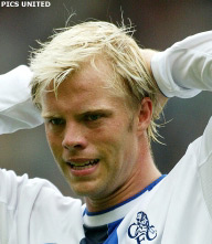 Chelsea verzuimt alleen aan kop te gaan