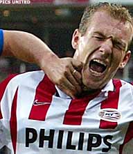 Hiddink ergert zich aan maniertjes Robben