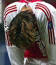 Onmachtig Ajax onderuit tegen Milan