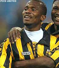 Vitesse houdt Amoah langer in Arnhem