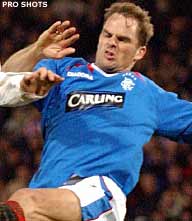 Frank de Boer helpt Rangers aan zege