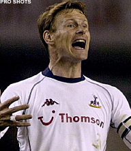 Sheringham (38) piekert niet over stoppen