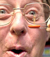 Subbuteo introduceert streaker en politieagent