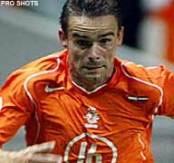 EK-debuut Overmars in Oranje-basis