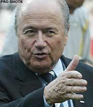 Thumbnail for article: Blatter steunt Moore in conflict met Rangers