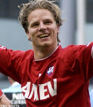 Zwaanswijk lost Witschge af in Japan