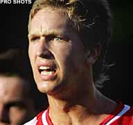 Stagiair Lindgren helpt Ajax langs QPR