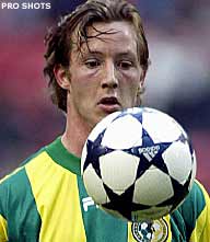 Ajax verhuurt Cedric van der Gun opnieuw