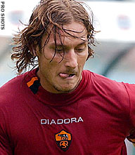 AS Roma: knieoperatie dreigt voor Totti