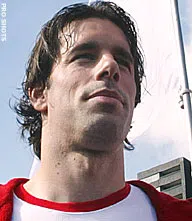 Van Nistelrooy wellicht twee maanden out