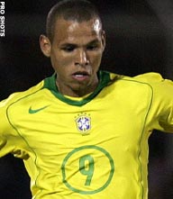 Na Diego lijft Porto ook Luis Fabiano in