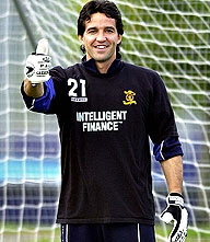 Keeper verliest 600 paar handschoenen