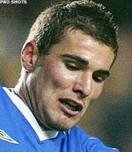 Expert Tony Adams begeleidt Adrian Mutu