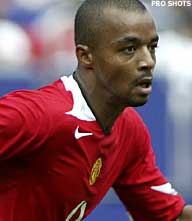 Thumbnail for article: Man U verslaat Arsenal, Dudek wipt Spurs