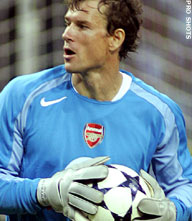 Bergkamp fit, Wenger houdt Lehmann op bank