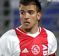 Koeman neemt Vd Vaart aanvoerdersband af