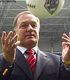 Thumbnail for article: Advocaat strikt Moore en aast op Sonck