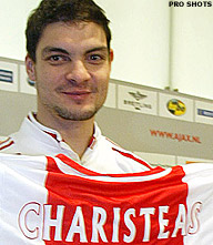 Charisteas debuteert, scoort en valt uit