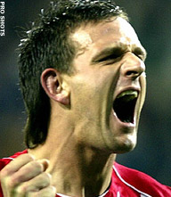 Scherpe Vennegoor bezorgt PSV koppositie