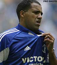 Ailton schiet Schalke weer naast Bayern