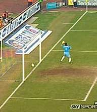 Capello pleit voor chip in bal na lucky zege