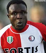 Gyan mag nog twee jaar blijven bij Feyenoord