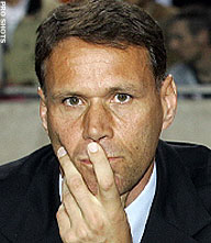 Van Basten: 'Het moet voetballend beter'