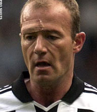 'Alan Shearer stelt afscheid jaartje uit'