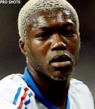 Djibril Cissé drie maanden eerder klaar