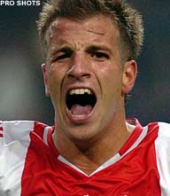 Thumbnail for article: Van Eijden: 'Van der Vaart wil weg bij Ajax'