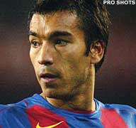 Van Bronckhorst: 'Van Bommel naar Barça'