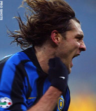 Vieri schiet Inter naar finale Coppa