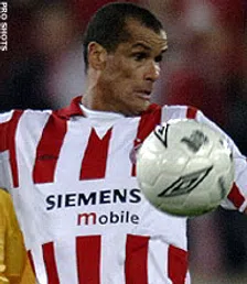 Thumbnail for article: Rivaldo bezorgt Olympiakos landstitel