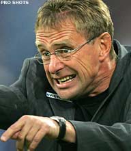 Rangnick is klaar: 'Farfán krijgt geen bal'