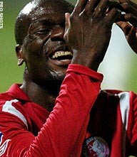 Twente overleeft snel rood N'Kufo niet