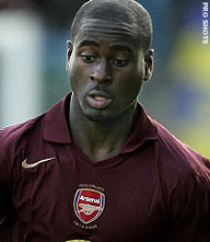 Arsenal via penalty's door in League Cup